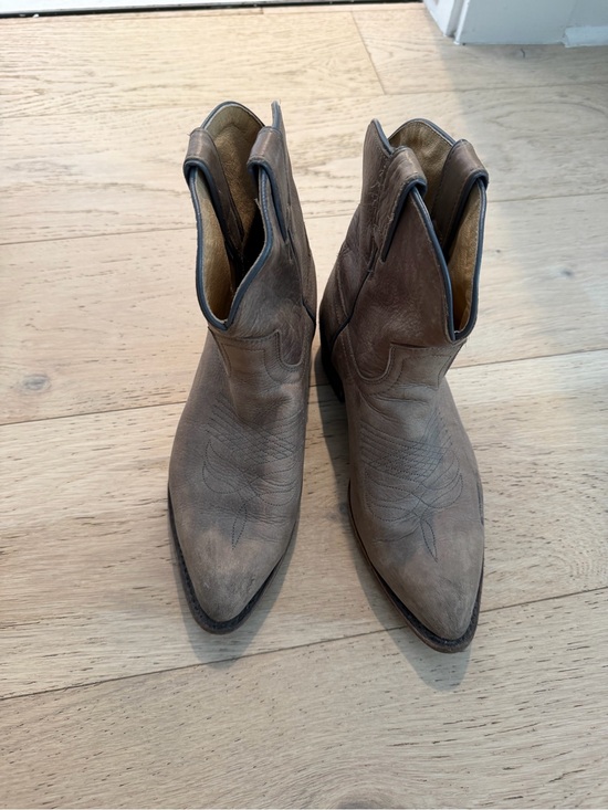 Frye Shoes - Frye women’s Brown Leather Western Ankle Boots